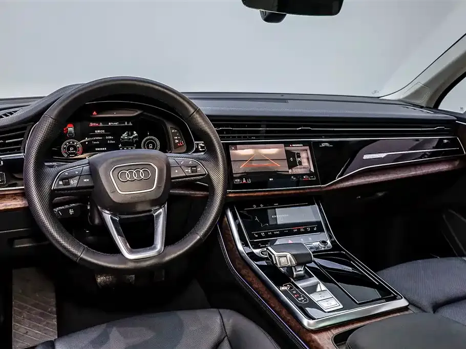 Audi Q7 — фото 10