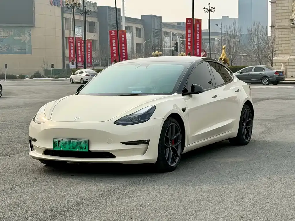 Tesla Model 3 — фото 1