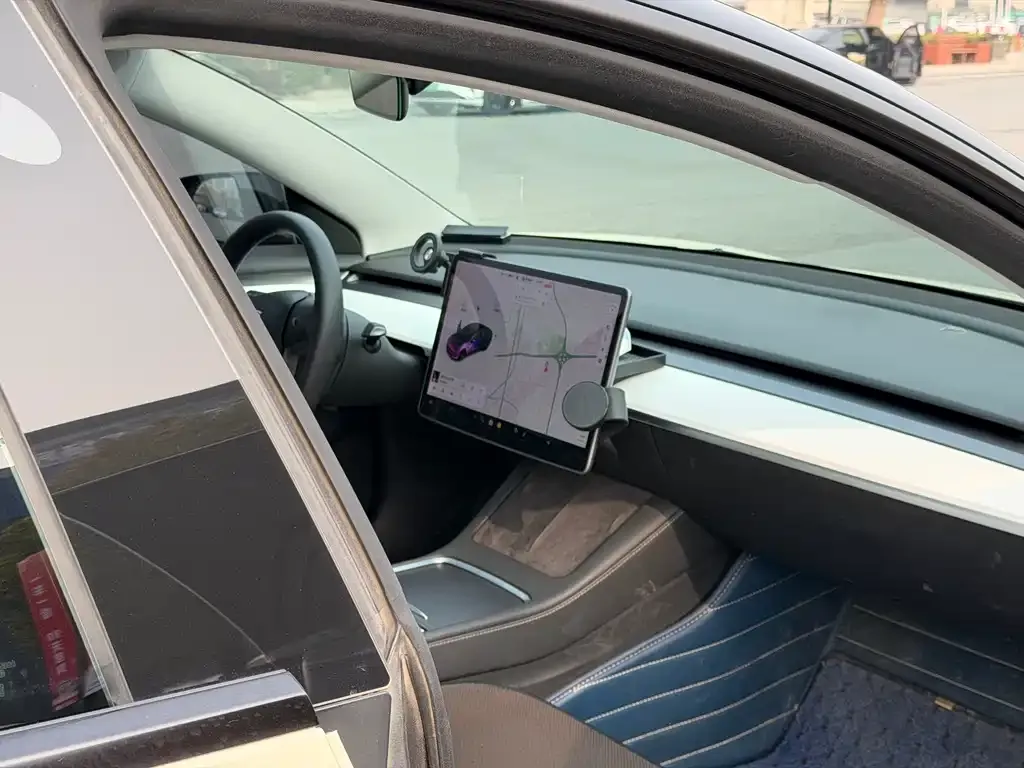 Tesla Model 3 — фото 2