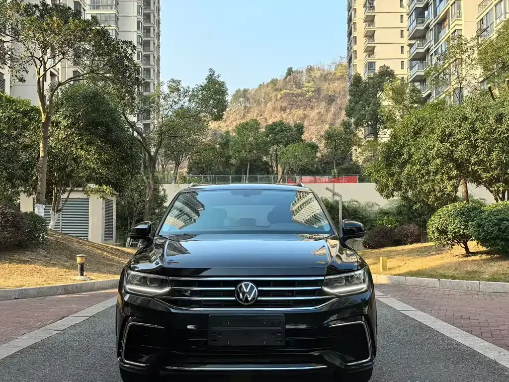 Volkswagen Tiguan L — фото 5