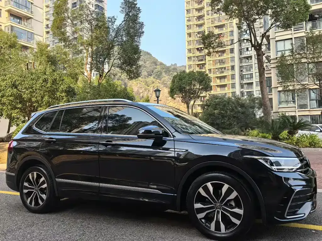 Volkswagen Tiguan L — фото 7