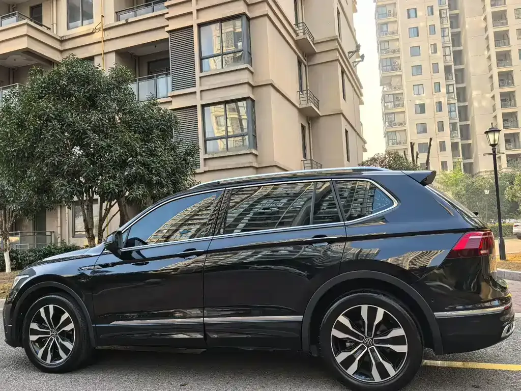 Volkswagen Tiguan L — фото 9