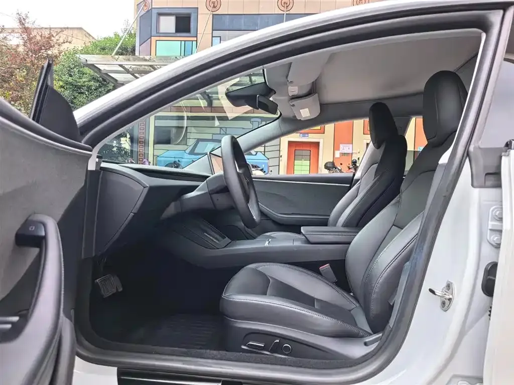 Tesla Model 3 — фото 2
