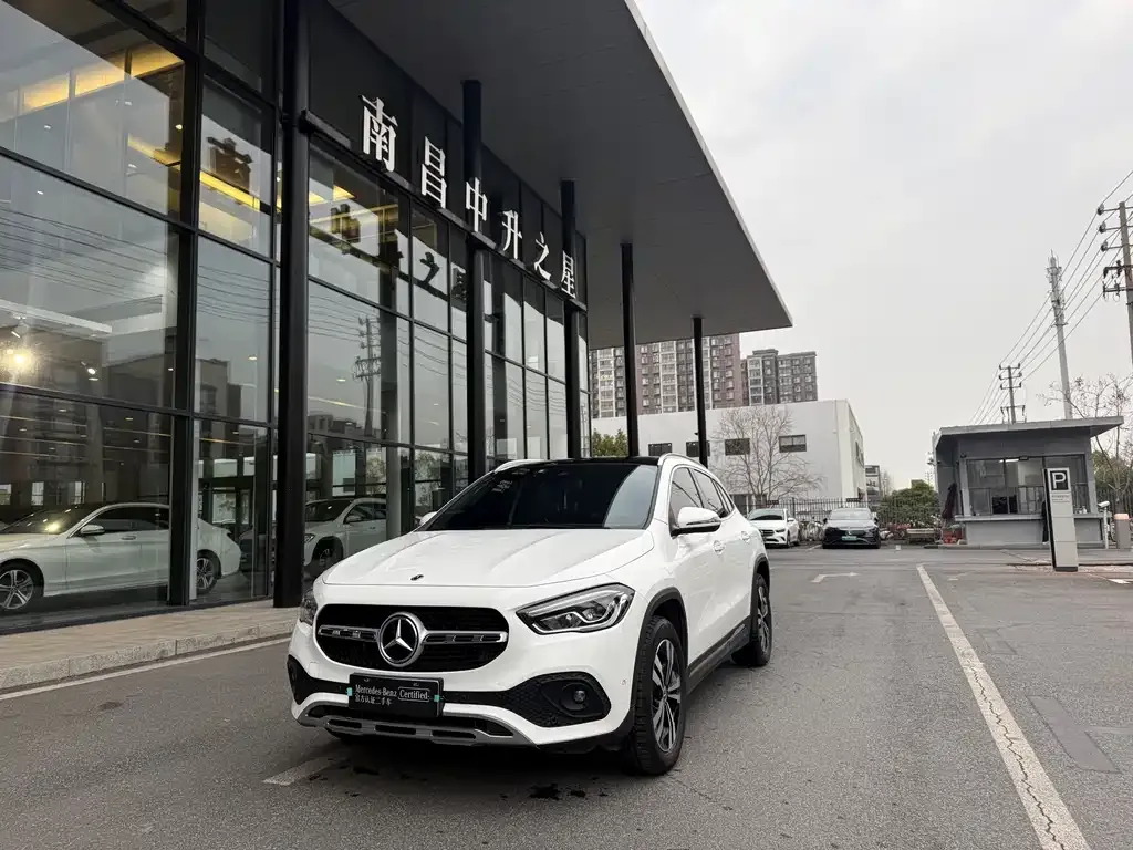 Mercedes-Benz GLA — фото 1