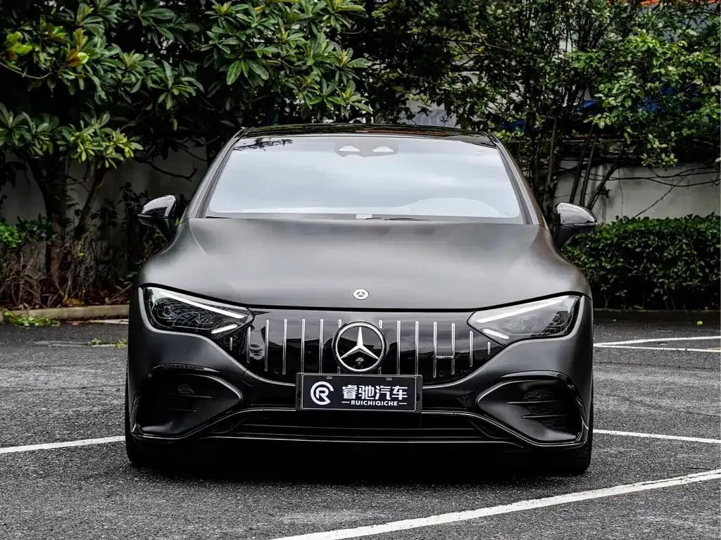 Mercedes-Benz EQE AMG — фото 8