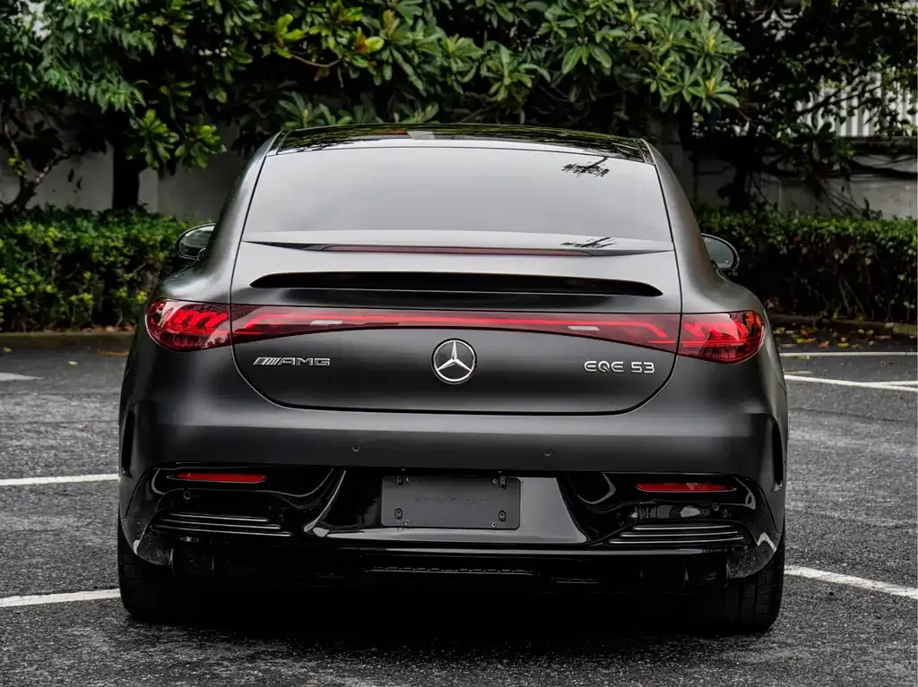 Mercedes-Benz EQE AMG — фото 4