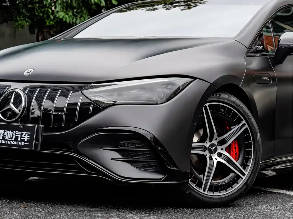 Mercedes-Benz EQE AMG — фото 7