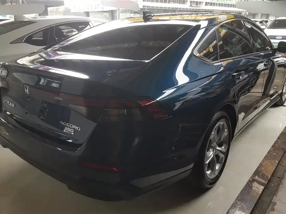 Honda Accord — фото 6