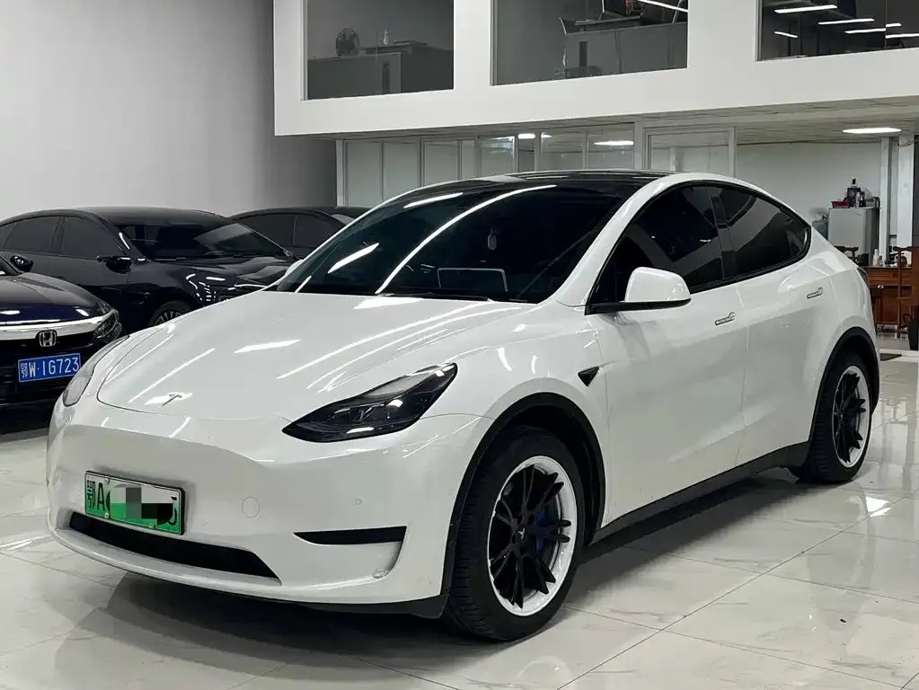 Tesla Model Y — фото 7