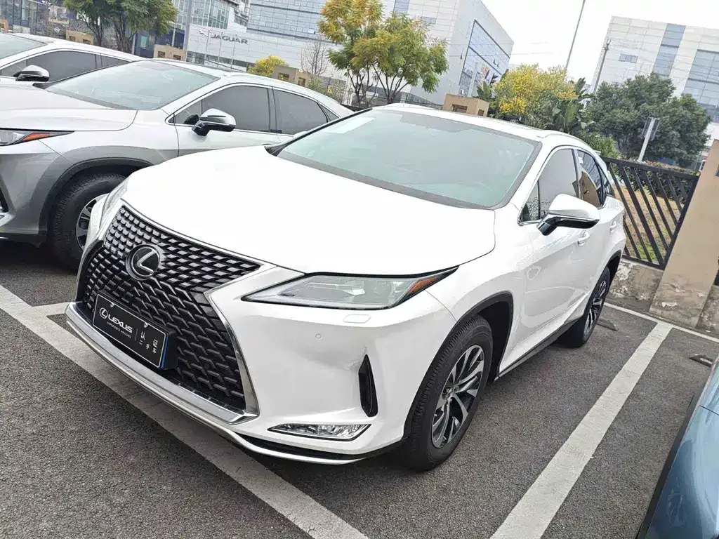 Lexus RX — фото 1