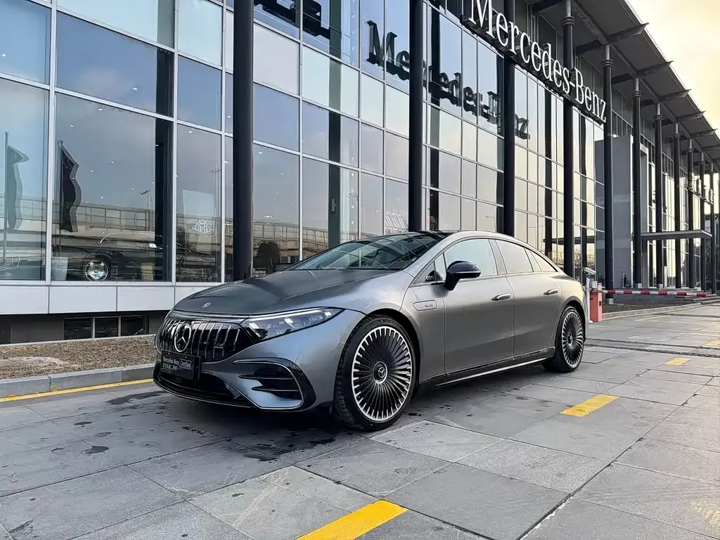 Mercedes-Benz EQS AMG — фото 9