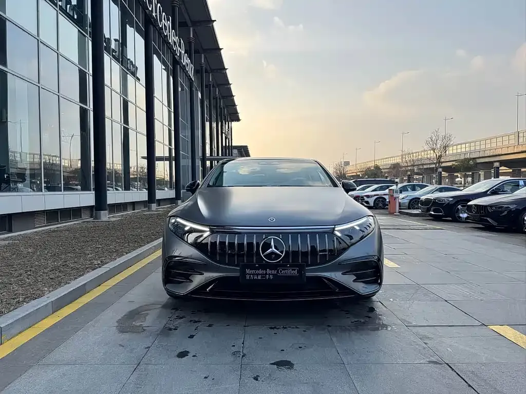 Mercedes-Benz EQS AMG — фото 7