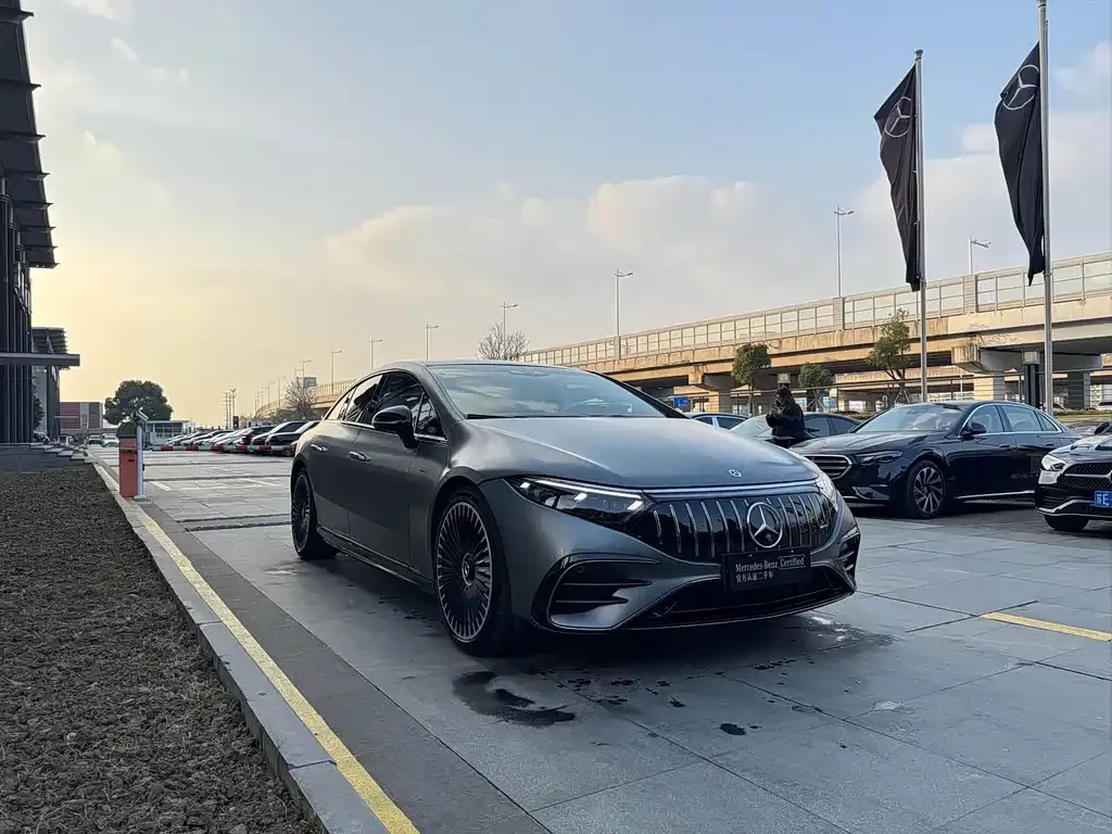 Mercedes-Benz EQS AMG — фото 2