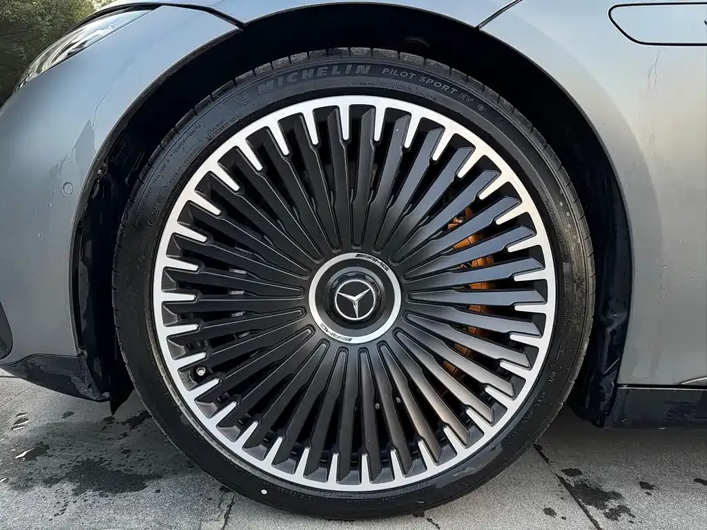 Mercedes-Benz EQS AMG — фото 10