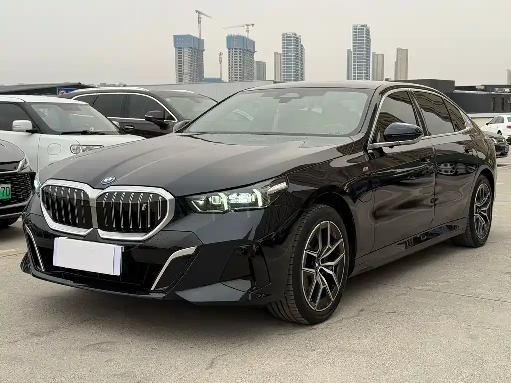 BMW i5 — фото 1