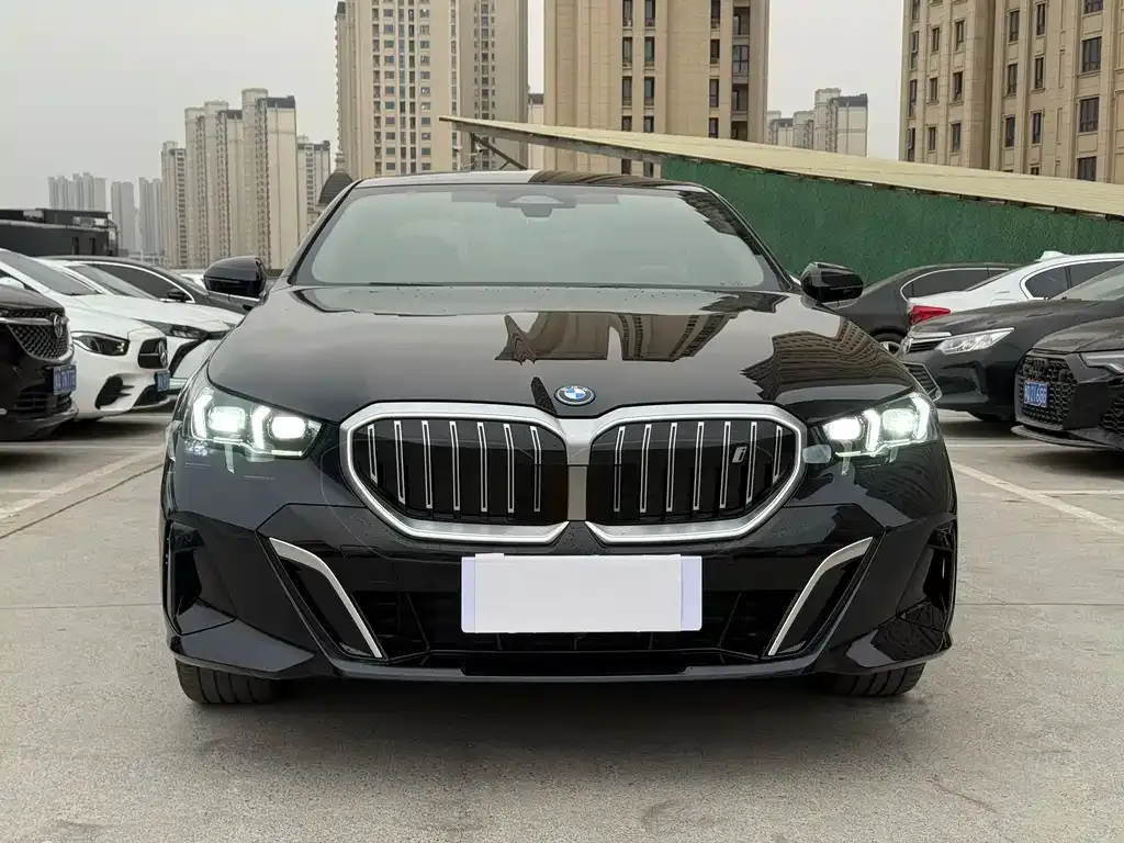 BMW i5 — фото 3