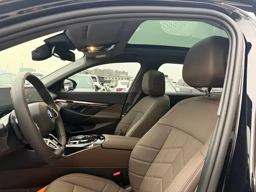 BMW i5 — фото 6