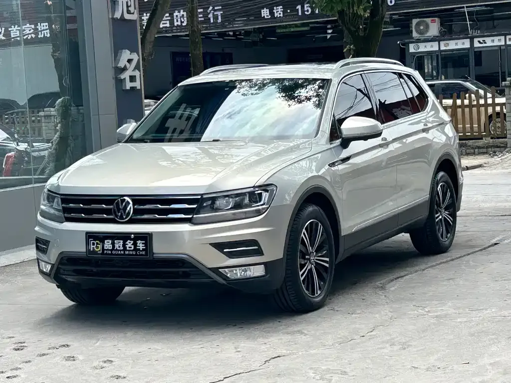 Volkswagen Tiguan L — фото 1