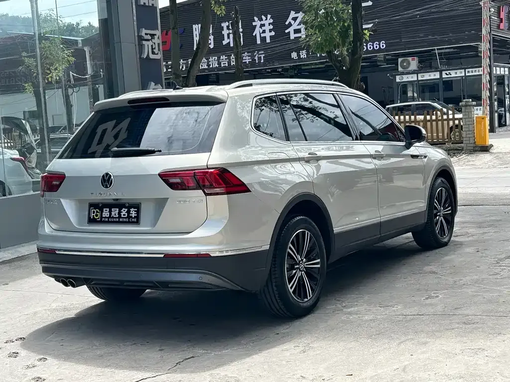 Volkswagen Tiguan L — фото 5