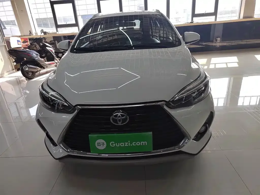 Toyota Yaris L — фото 4