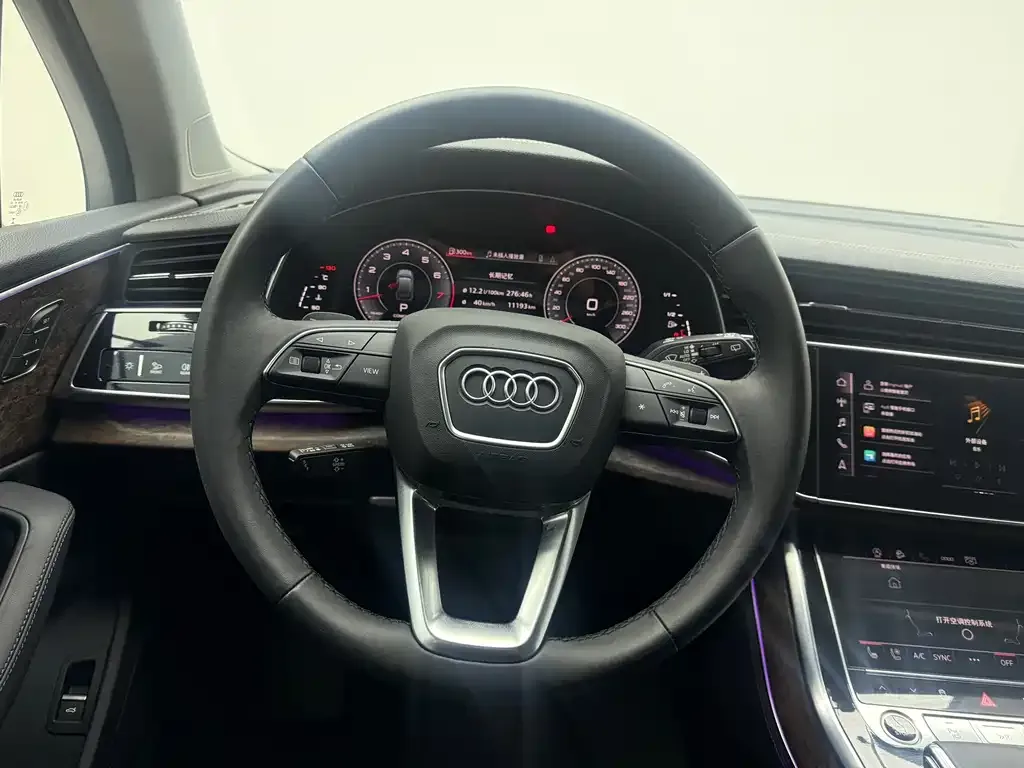 Audi Q7 — фото 10