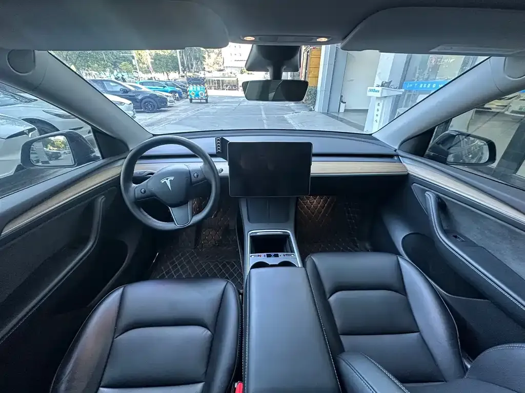 Tesla Model Y — фото 3