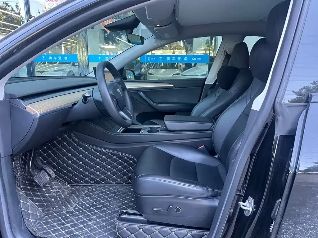 Tesla Model Y — фото 8
