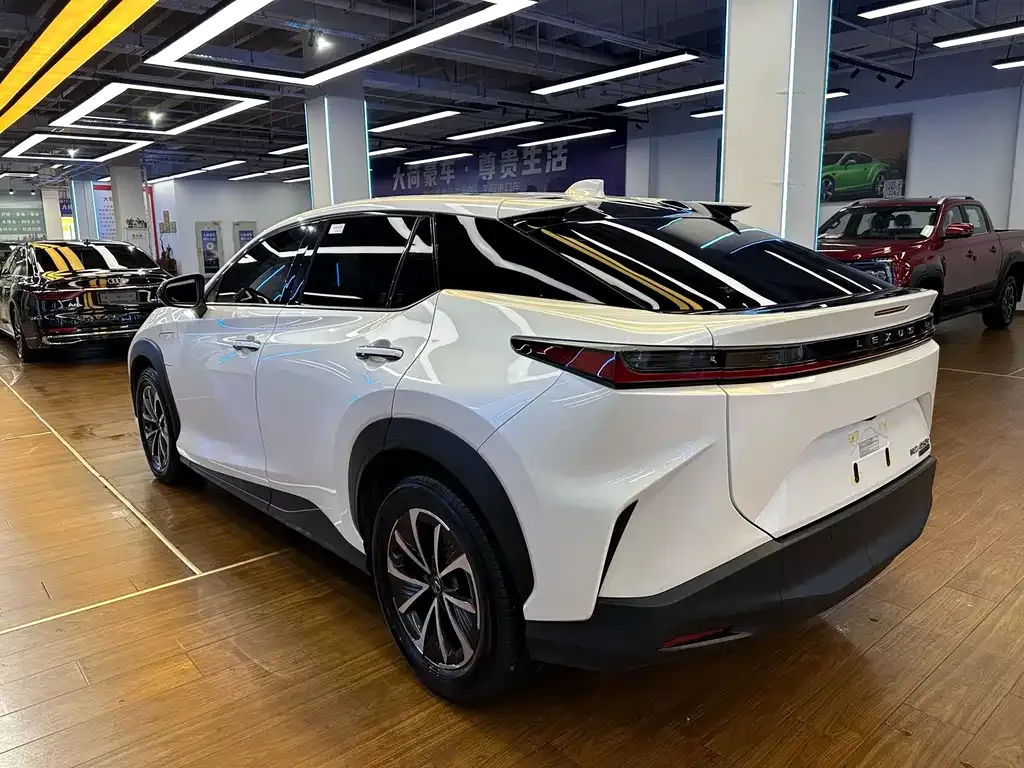 Lexus RZ — фото 4