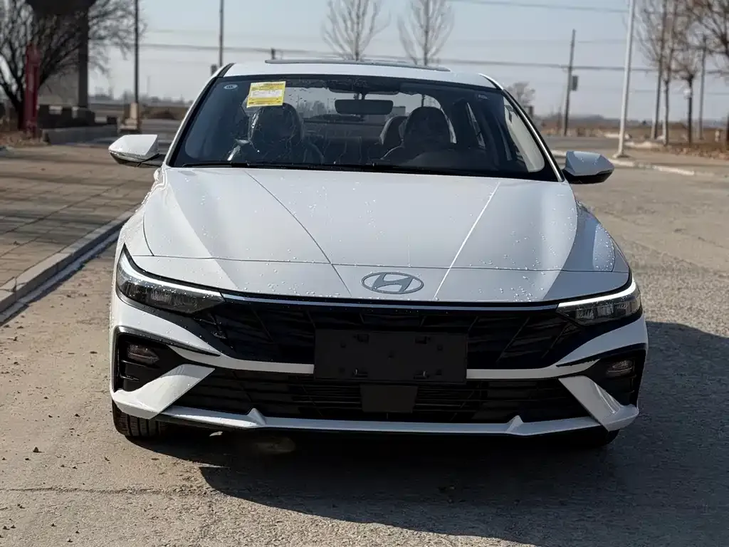 Hyundai Elantra — фото 2