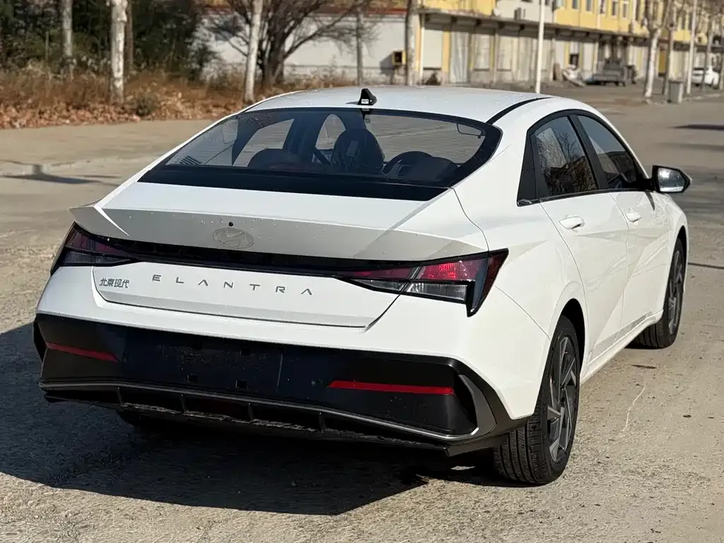 Hyundai Elantra — фото 5