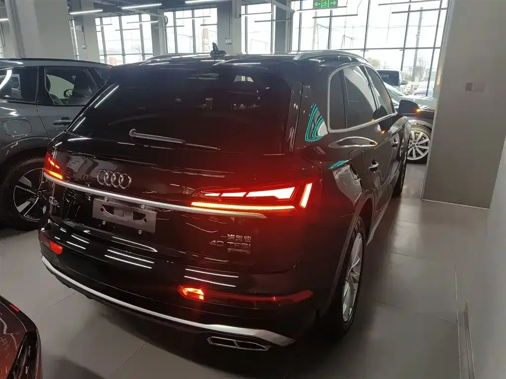 Audi Q5L — фото 9