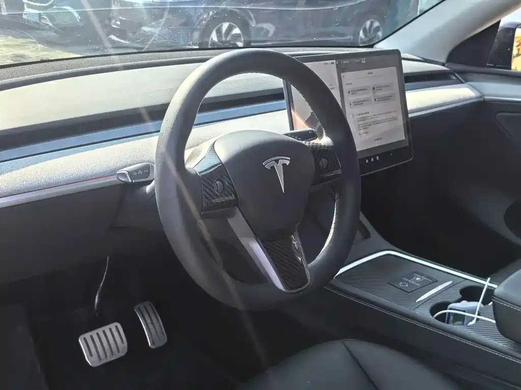 Tesla Model Y — фото 2