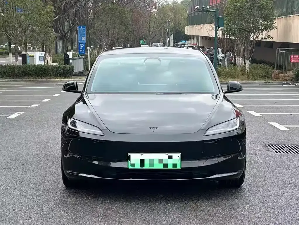Tesla Model 3 — фото 1