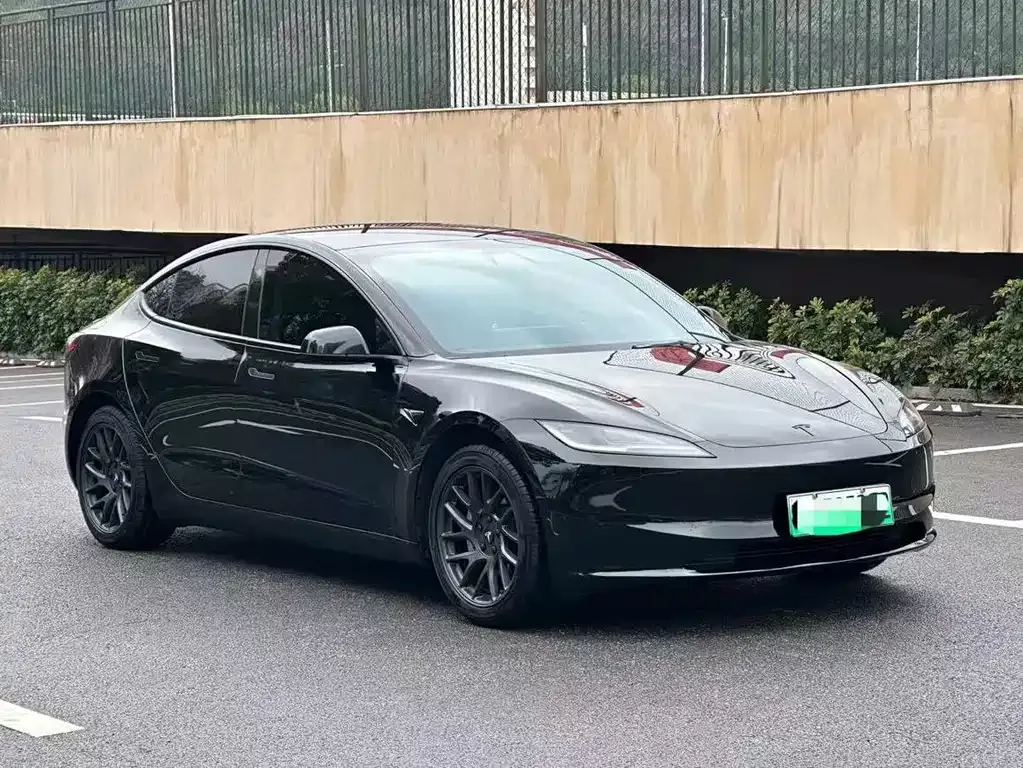 Tesla Model 3 — фото 3