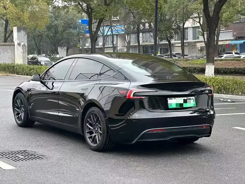 Tesla Model 3 — фото 4
