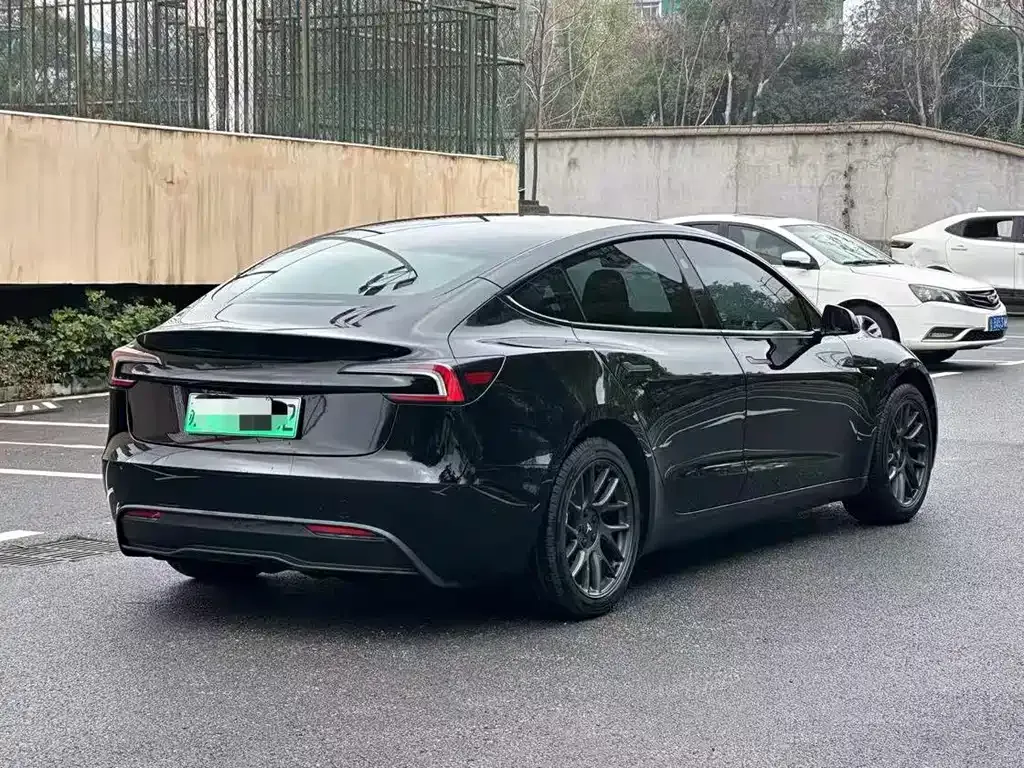 Tesla Model 3 — фото 5