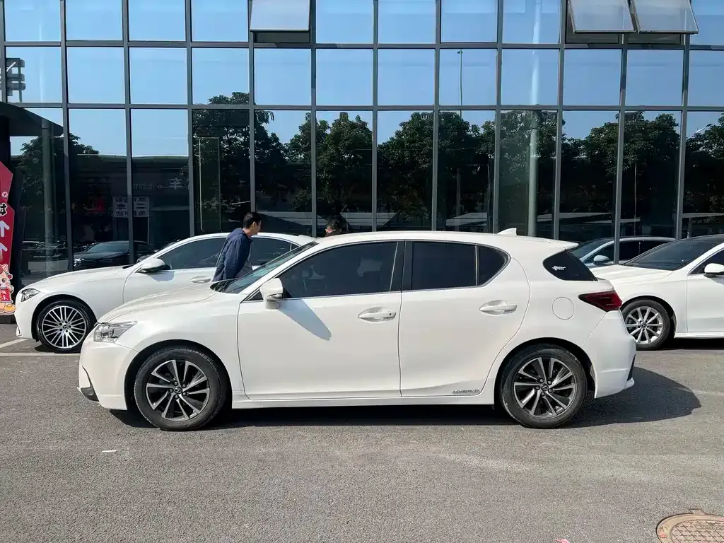 Lexus CT — фото 8