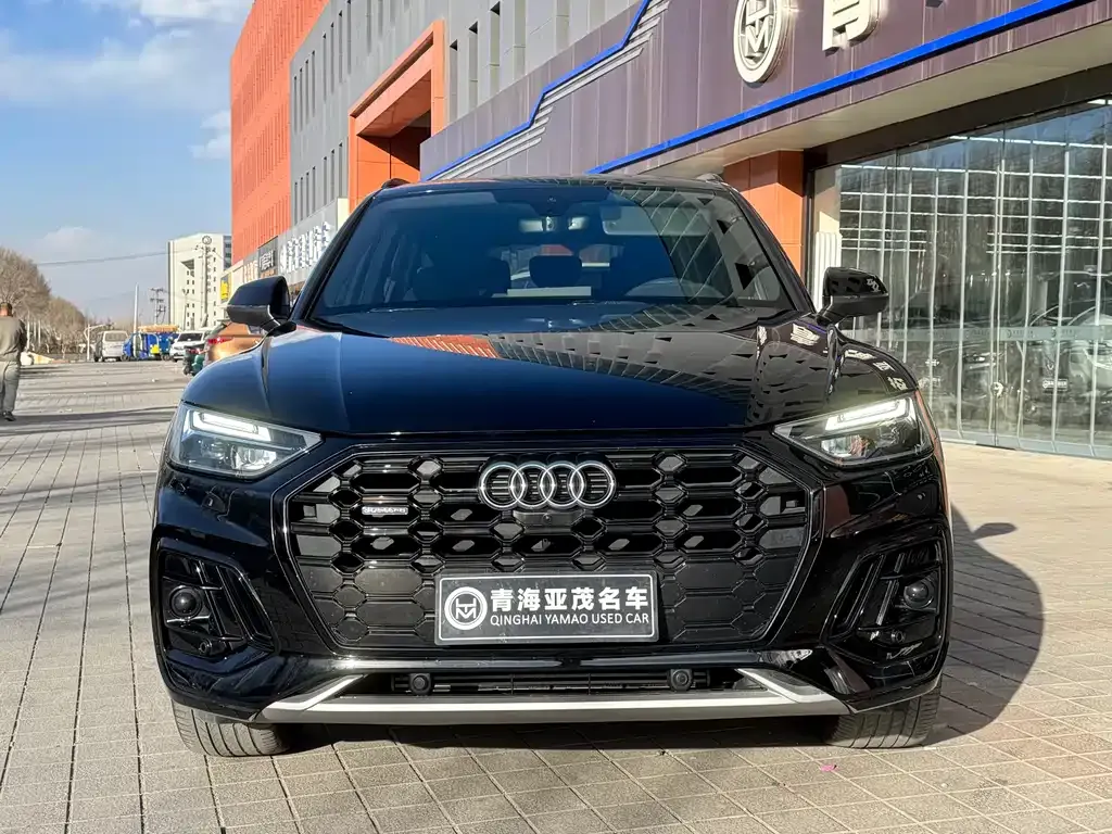 Audi Q5L — фото 10