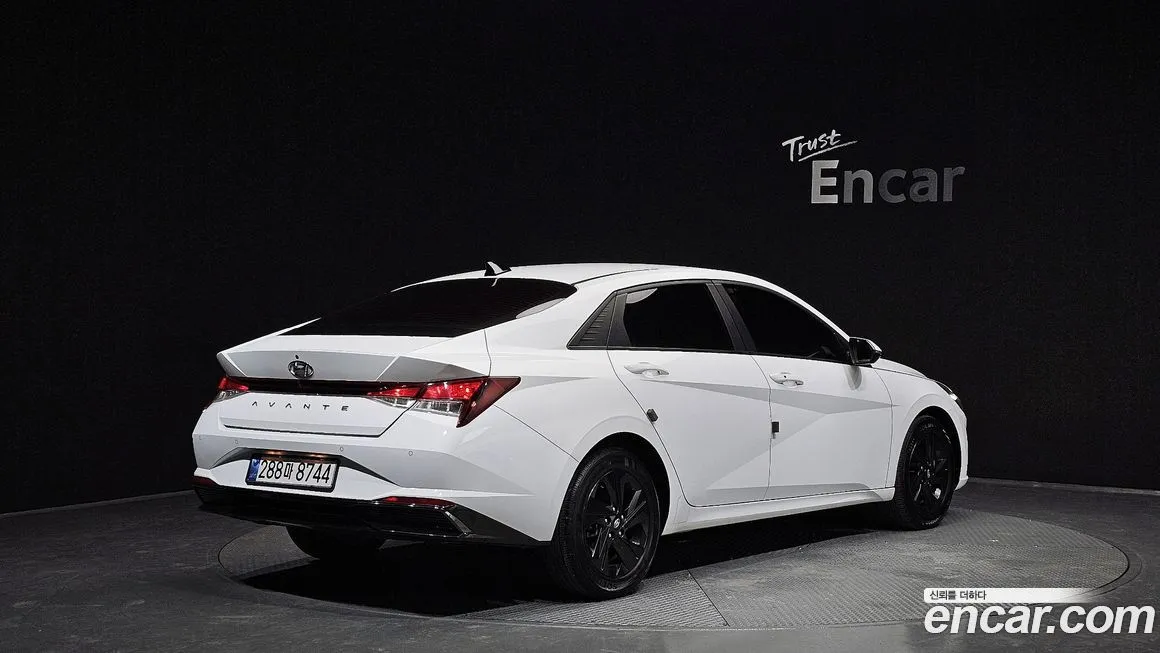 Hyundai AVANTE — фото 3