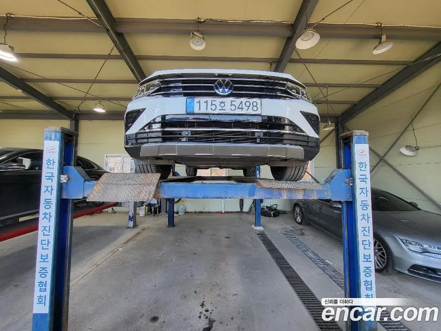 Volkswagen Tiguan — фото 1