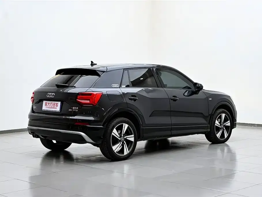 Audi Q2L — фото 8