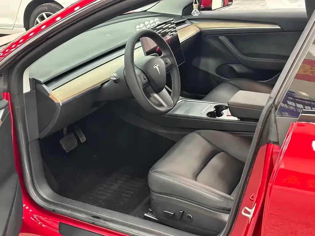 Tesla Model 3 — фото 5