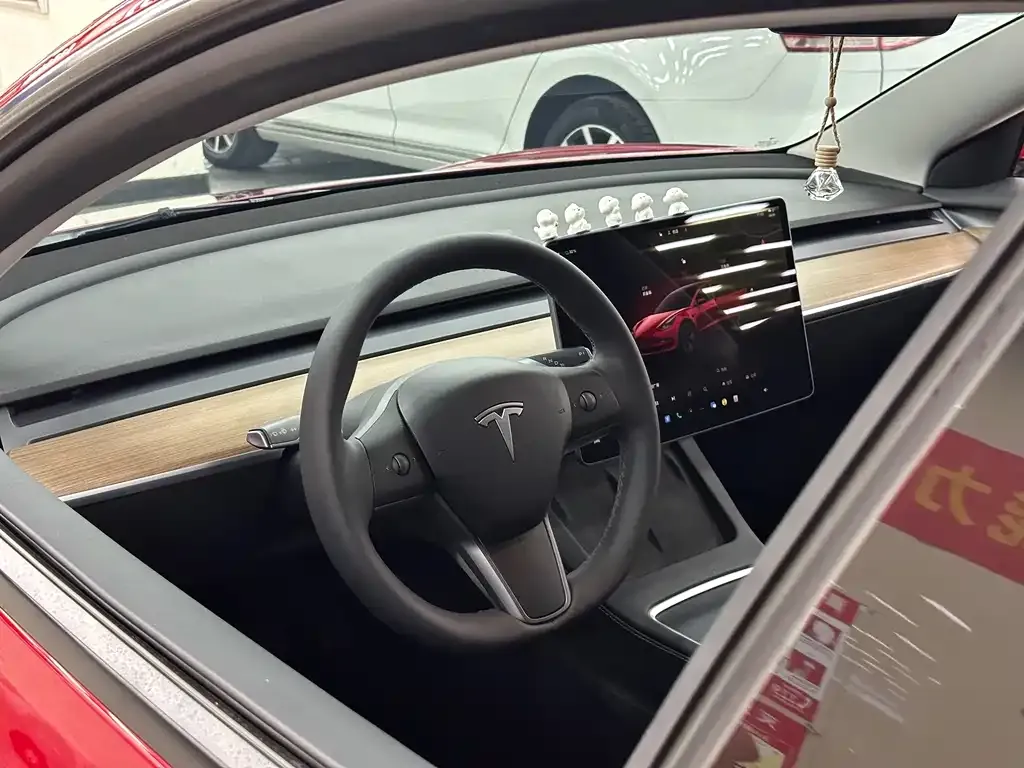 Tesla Model 3 — фото 4