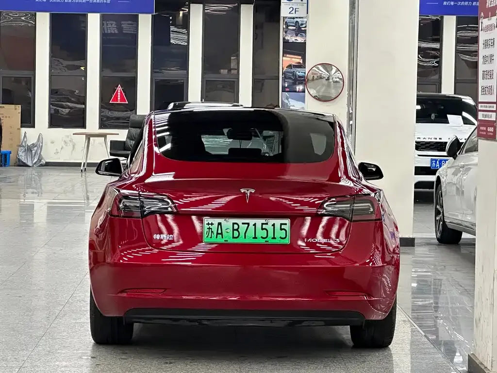 Tesla Model 3 — фото 9