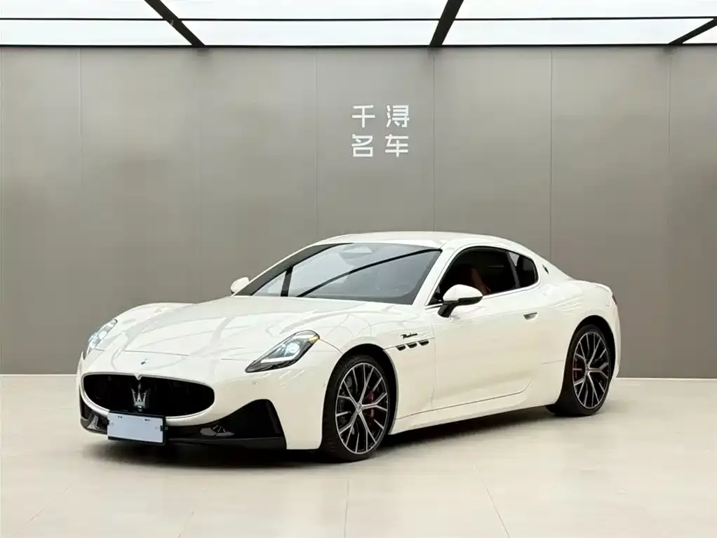 Maserati GranTurismo — фото 1