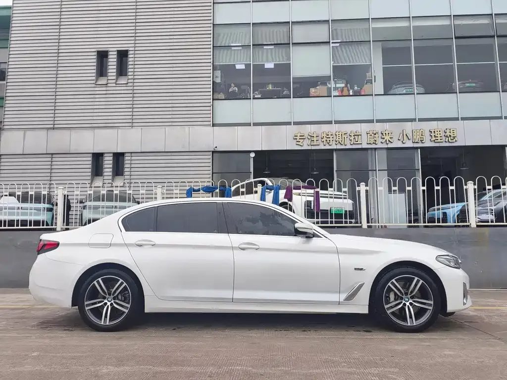 BMW 5 Series New Energy — фото 5
