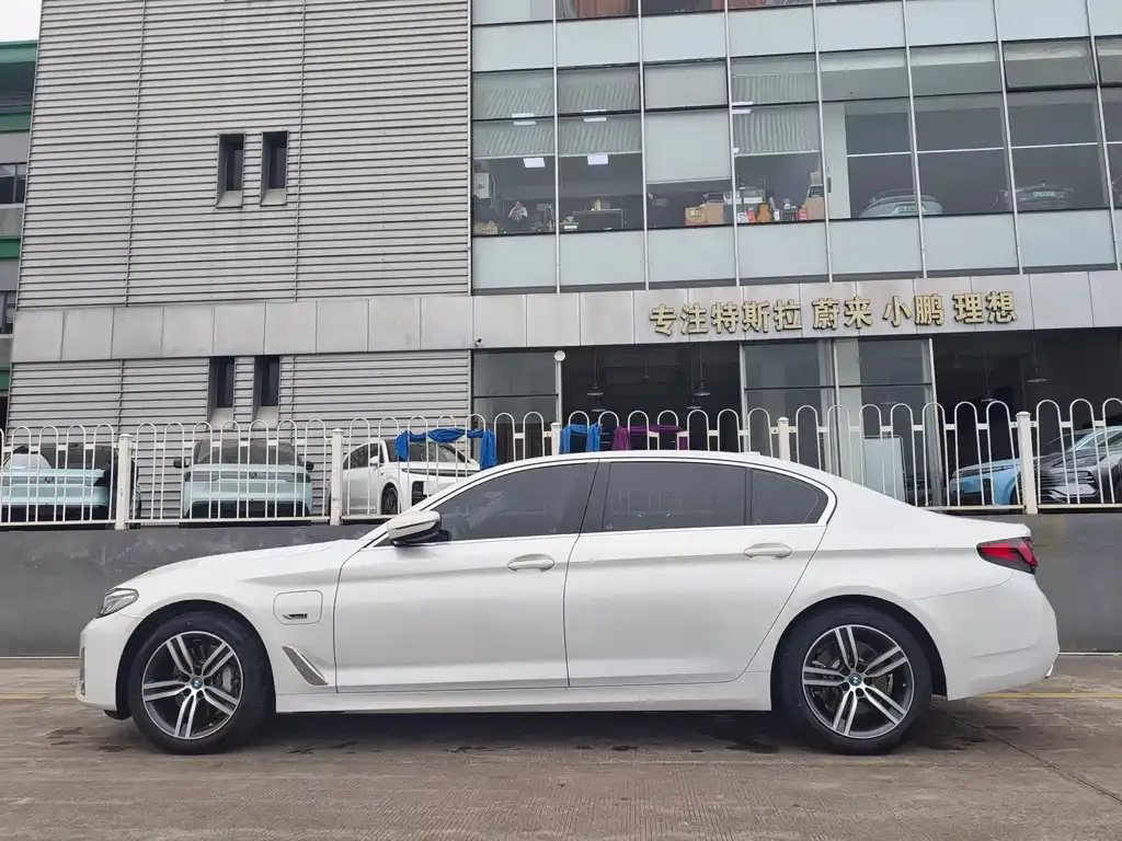 BMW 5 Series New Energy — фото 9