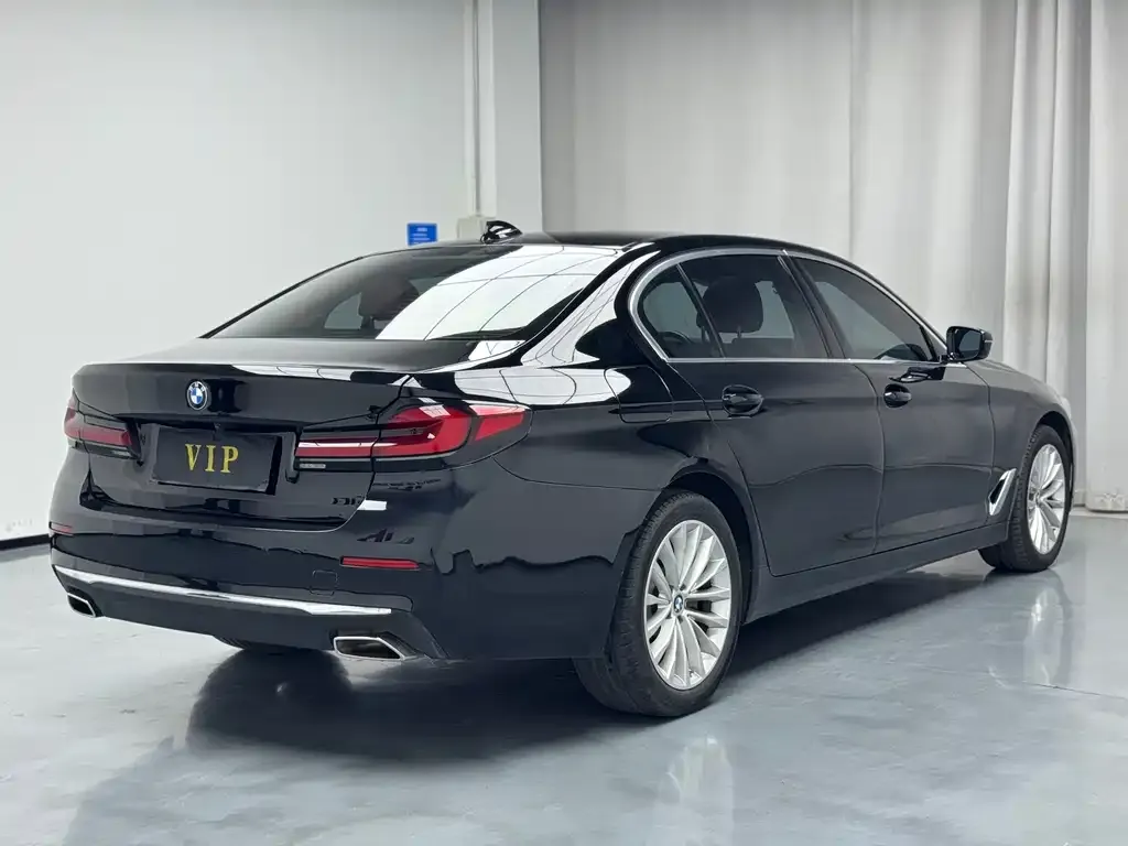 BMW 5 Series — фото 5