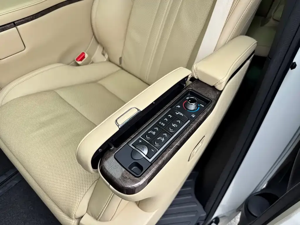 Toyota Alphard — фото 3