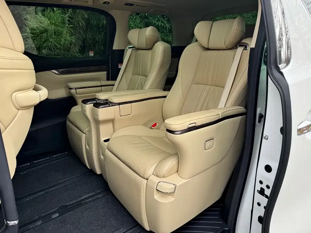 Toyota Alphard — фото 4